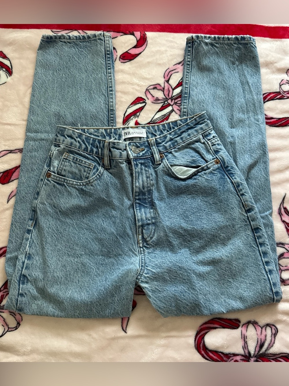 Zara high waisted light wash jeans size 4 26